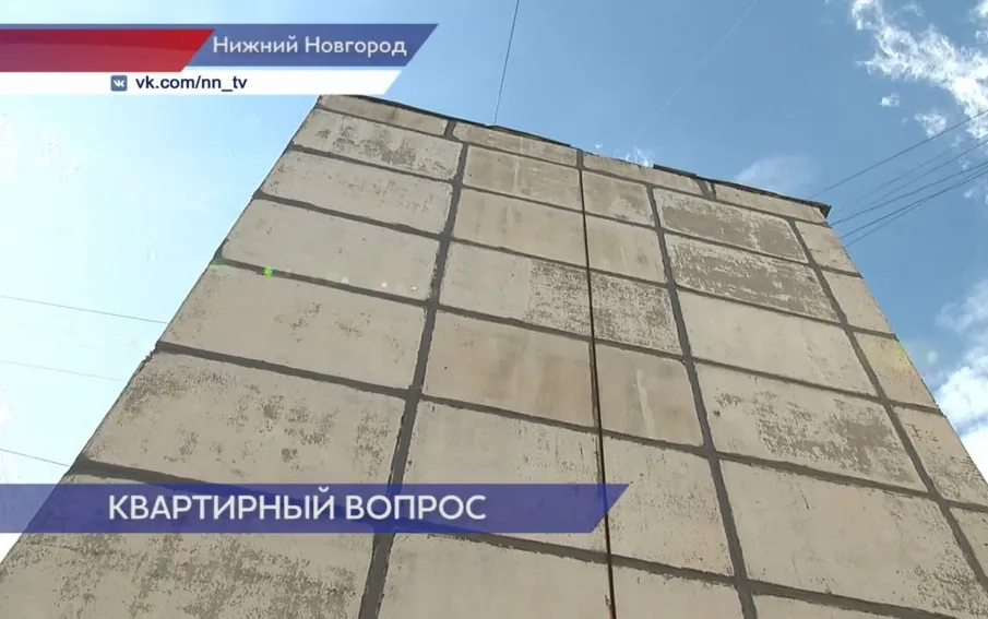Домоуправляющая компания завершила ремонт рустов жилого здания по улице Тропинина, 55 в Нижнем Новгороде